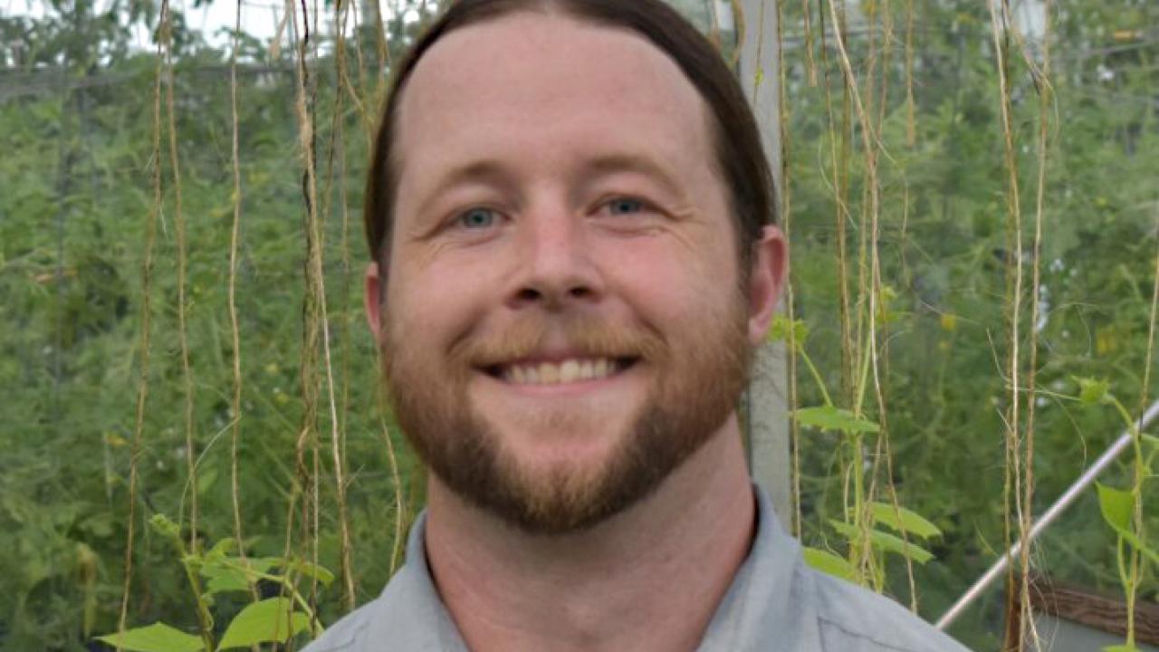 USDA-ARS research plant pathologist William Rutter