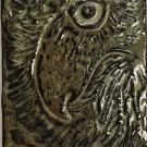 This tile shows the face of an owl with one eye turned towards the viewer.